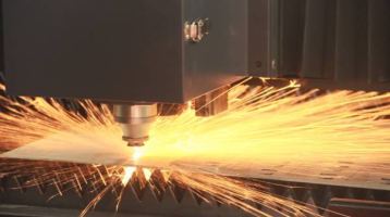 Large-format Laser Cutting Systems in Modern Manufacturing: Advantages & Applications