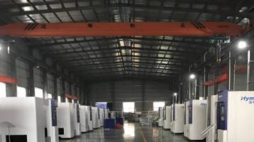 Hymson 工厂拥有大量库存的 CNC 光纤激光切割机,品质优良